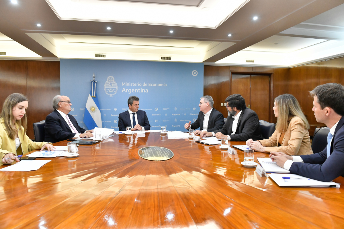 Iveco reunión gobierno